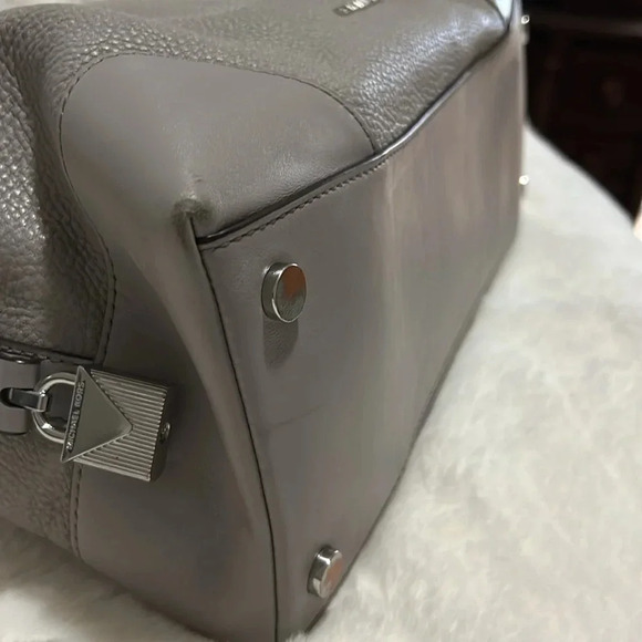 Micharl Kors Pebble Leather Bag - Picture 7 of 11